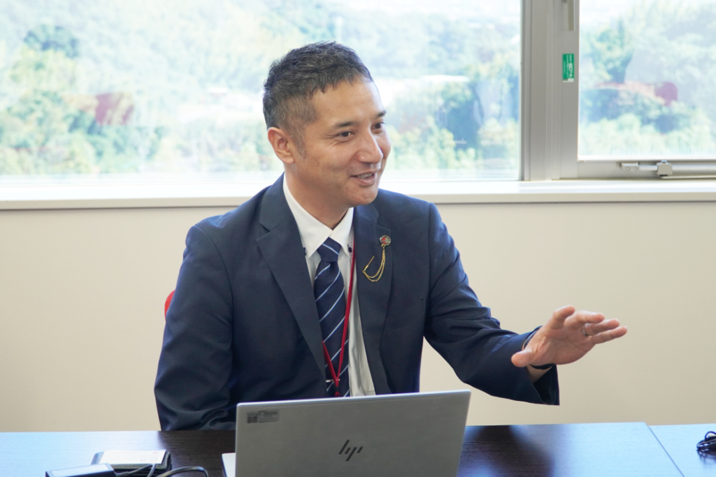 情報システム部　冠 様